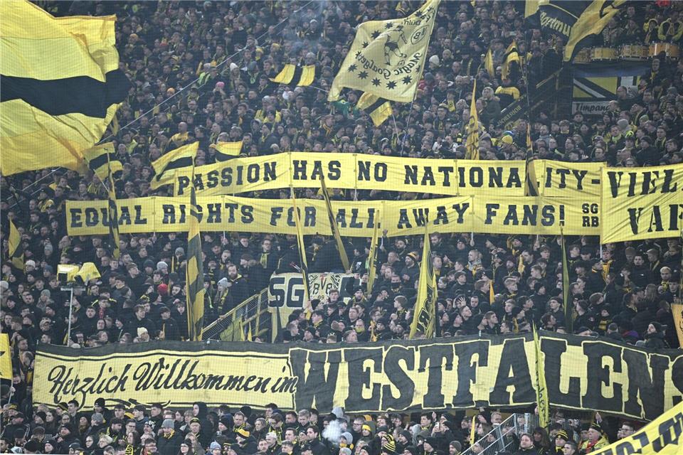 Die Ultra-Fans von Borussia Dortmund fehlen beim Champions-League-Spiel in Bergamo. (Archivbild)Bernd Thissen/dpa