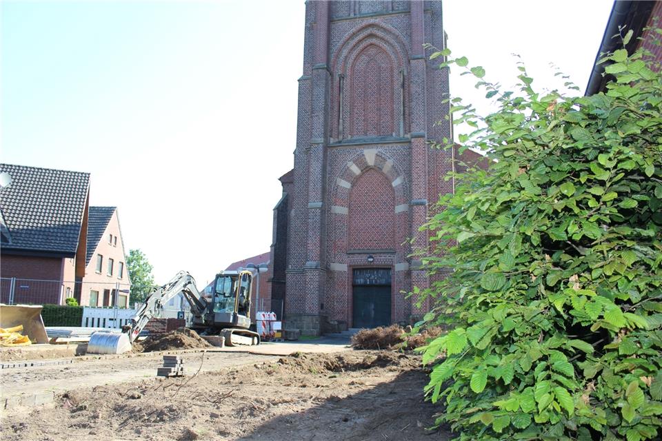 Die Umbauarbeiten an der St.-Silvester-Kirche haben begonnen.
