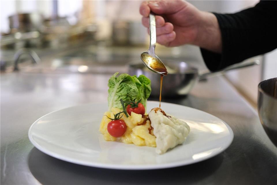 Die Umsätze im Südwest-Gastgewerbe sind zuletzt gesunken. (Symbolbild)Bernd Weißbrod/dpa