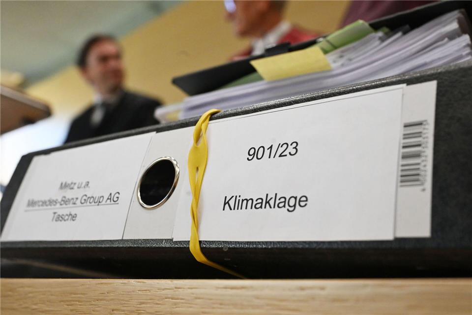 Die Umwelthilfe will mit der Klage erzwingen, dass bald keine Neuwagen mit Verbrennungsmotor mehr verkauft werden dürfen. (Archivbild) Uli Deck/dpa