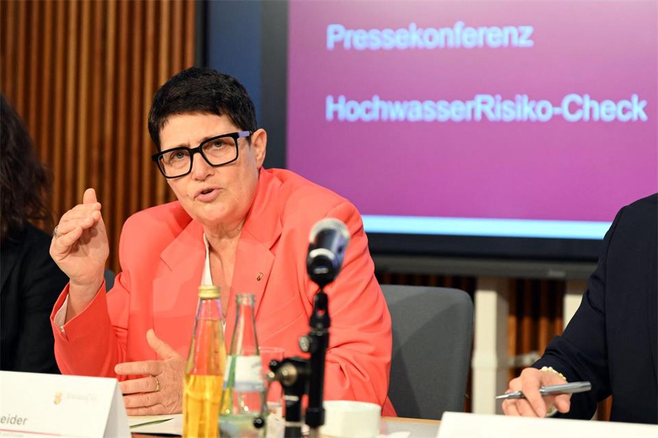 Die Umweltministerin hat heute ein neues Konzept zum Hochwasserschutz vorgestellt. Jennifer Brückner/dpa