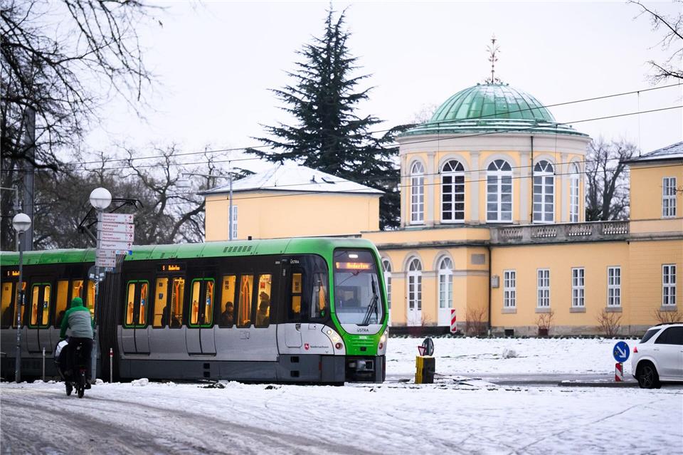 Die Unfälle ereigneten sich in den Stadtteilen Bothfeld und Döhren. (Symbolbild)Julian Stratenschulte/dpa
