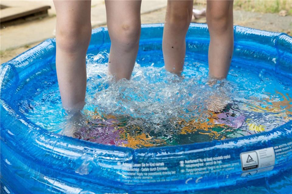 Die Unfallkasse Sachsen rät bei intensiver Sonne dazu, die Kinder in Kitas drinnen oder im Schatten zu betreuen.Sebastian Kahnert/dpa