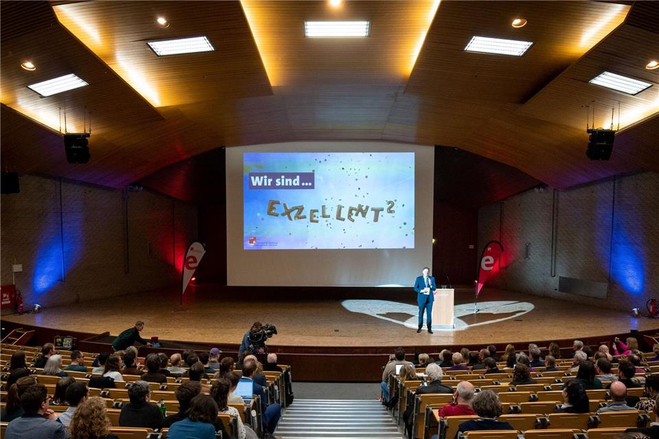 Die Uni Hamburg hat ihren Titel als Exzellenzuniversität verteidigt.Daniel Bockwoldt/dpa