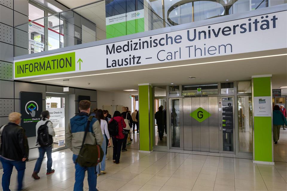 Die Uni bildet ihre ersten Studenten aus. (Archivbild)Patrick Pleul/dpa