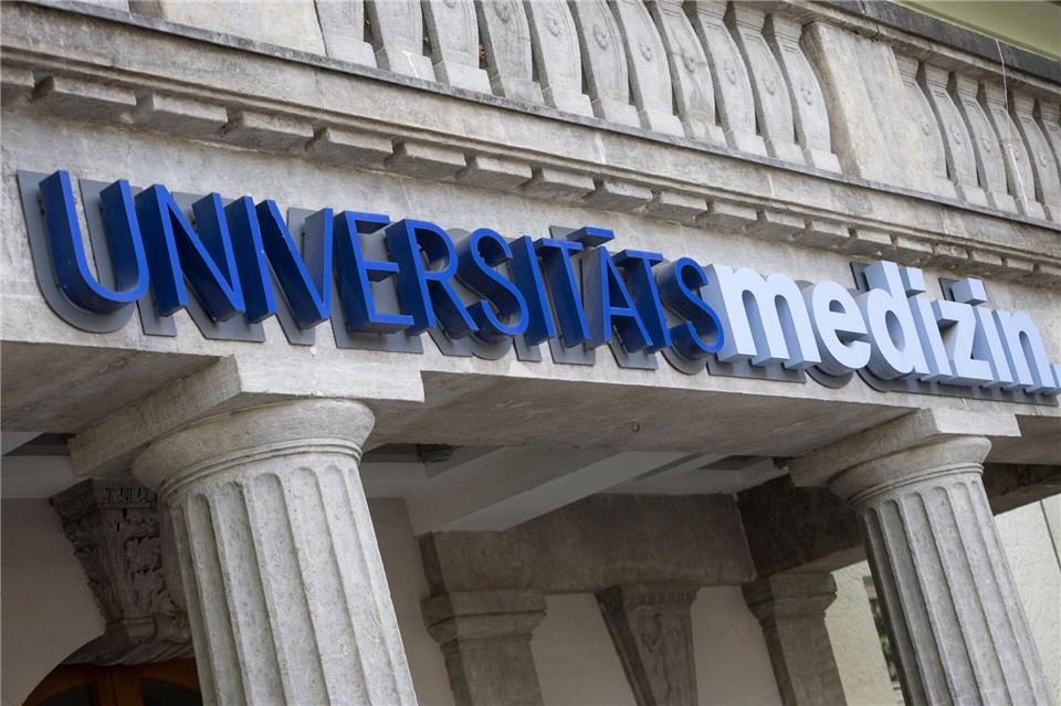 Die Uniklinik in Mainz rechnet in der Silvesternacht mit deutlichem Zulauf. (Archivbild)Tim Würz/dpa