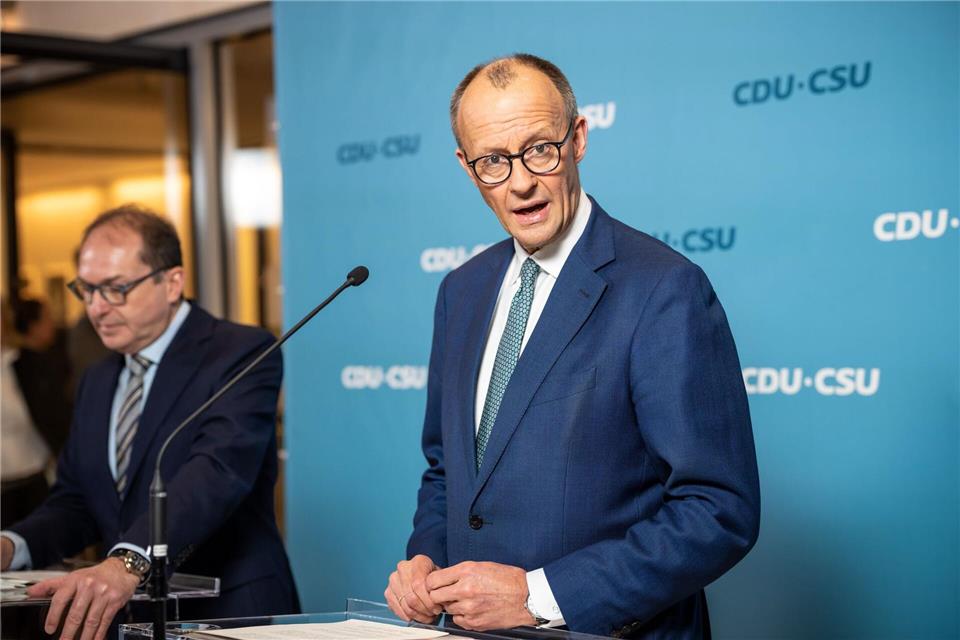Worum es im Streit um die Migrationspolitik geht Die Union möchte sich zu aktuellen Migrationsthemen mit zwei Anträgen und einem Gesetzentwurf im Bundestag positionieren. Michael Kappeler/dpa