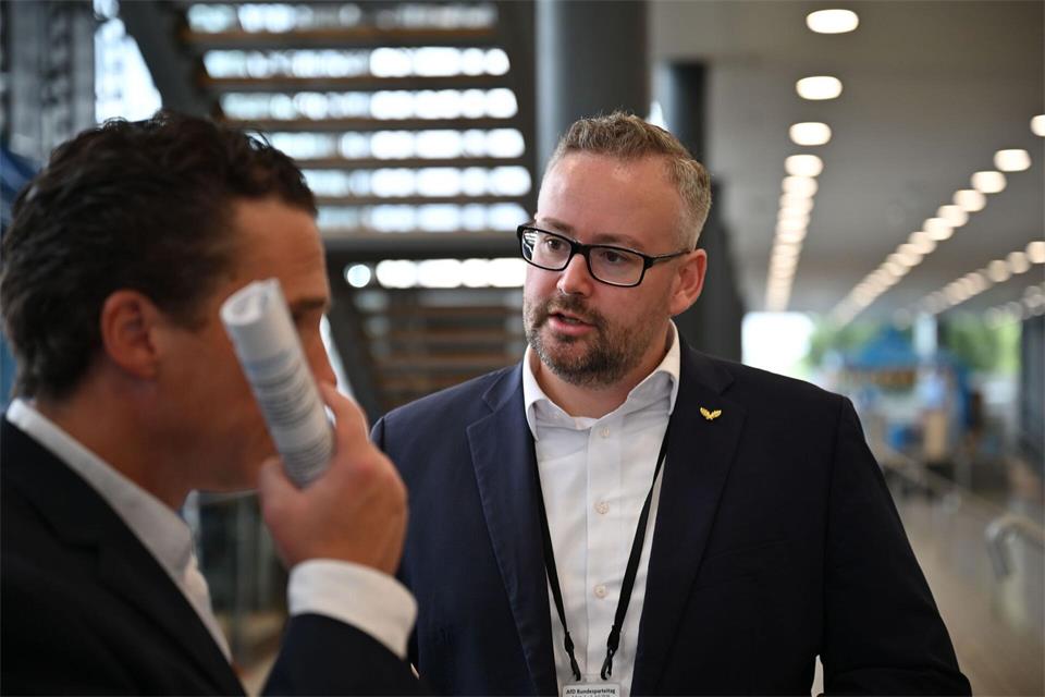 Die Union weiter unter Druck setzen: AfD-Fraktionsvize Sebastian Münzenmaier schreibt in seinem Papier: „Eine Unterstützung der AfD-Fraktion für eine Minderheitsregierung gibt es nicht umsonst.“ (Archivbild)Katharina Kausche/dpa