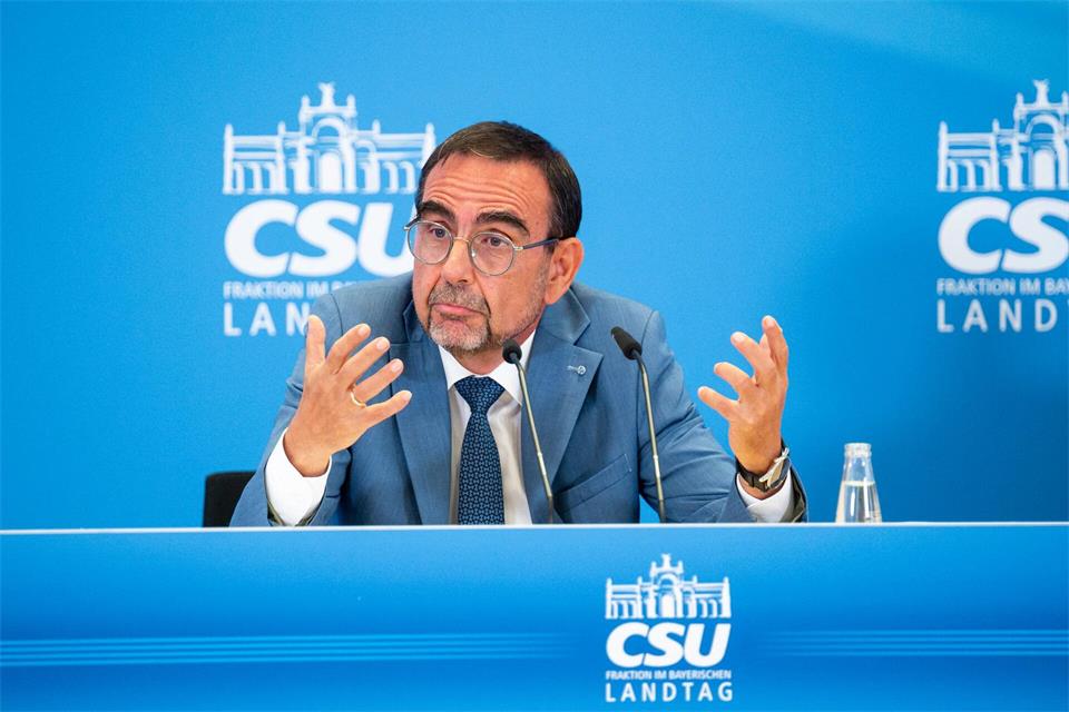 Die Unionsfraktionen sind sich einig - sollte die Linke in Berlin regieren, wollen sie die Regeln zur Finanzierung der Bundeshauptstadt neu diskutieren. CSU-Fraktionschef Holetschek gibt sich nach einem Treffen der Fraktionschefs kämpferisch. (Archivbild)Daniel Vogl/dpa