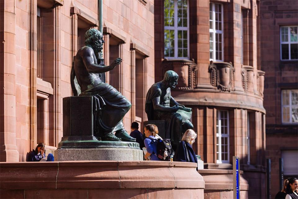 Die Universität Freiburg gehört zu den Hochschulen, die künftig den Titel „Exzellenzuniversität“ tragen darf. Philipp von Ditfurth/dpa