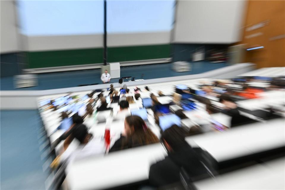 Die Universität hat Anzeige erstattet. (Symbolfoto)Bernd Weißbrod/dpa