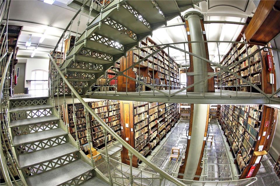Die Universitäts- und Landesbibliothek Sachsen-Anhalt digitalisiert zahlreiche alte Werke. (Archivbild)picture alliance / dpa