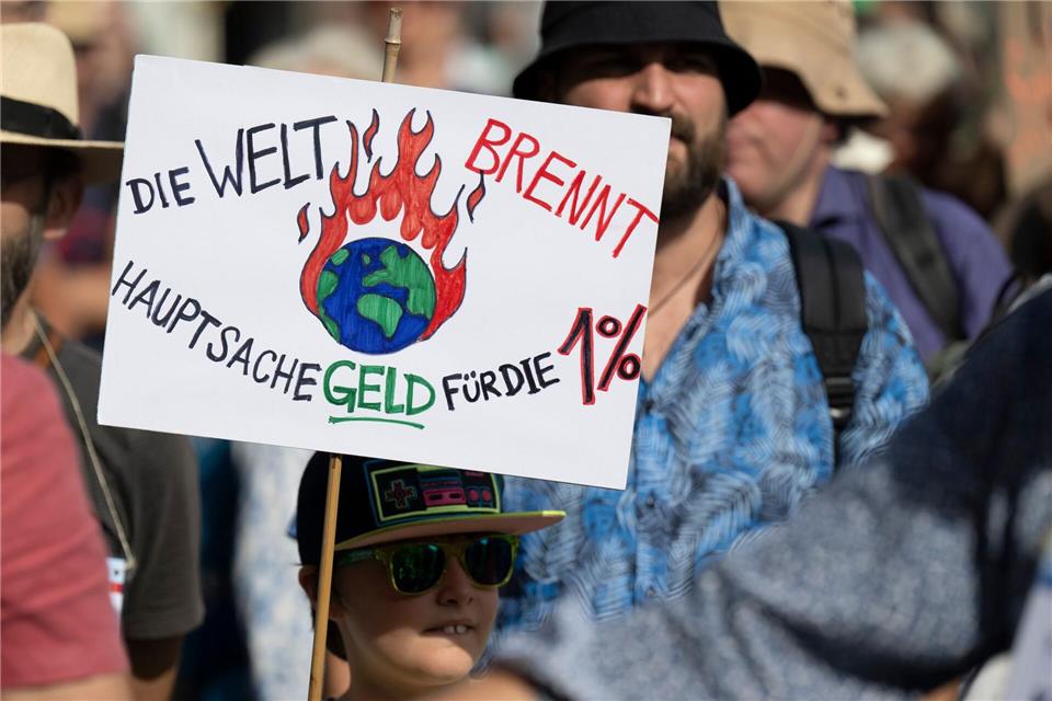 Die Unterstützung für Bewegungen für „Fridays for Future“ ist einer Umfrage zufolge leicht gesunken. (Archivbild)Boris Roessler/dpa