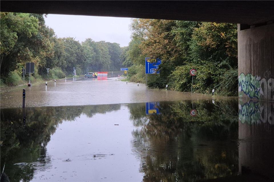 Die Unwetter bringen teils extremen Regen mit.Sascha Thelen/dpa