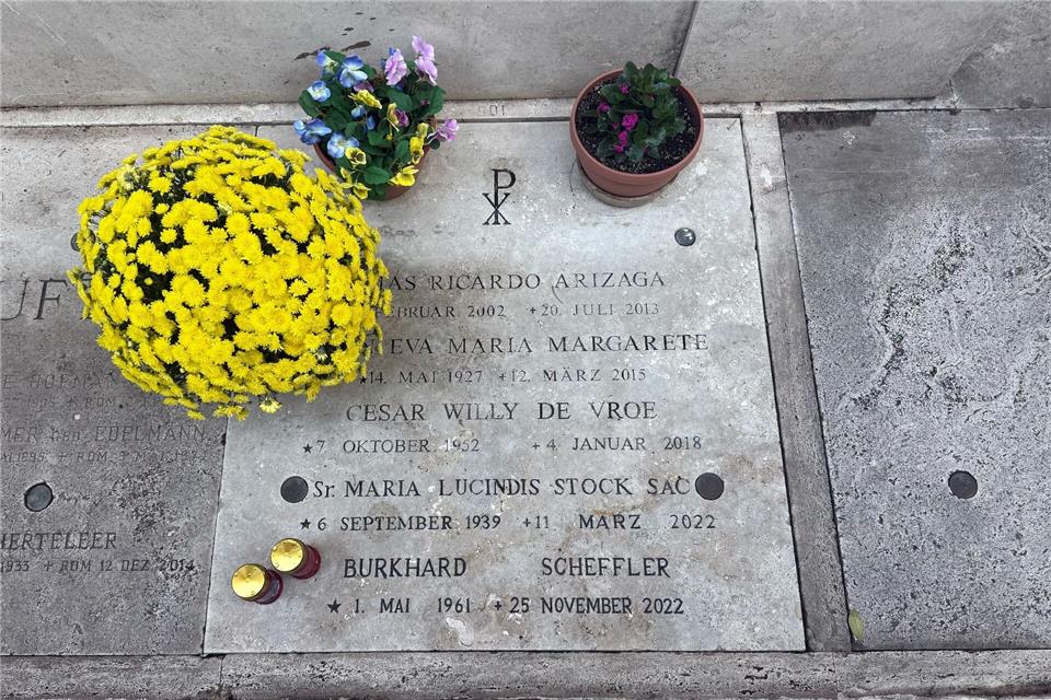 Die Urne ist auf dem Friedhof Campo Santo Teutonico bestattet.Christoph Sator/dpa