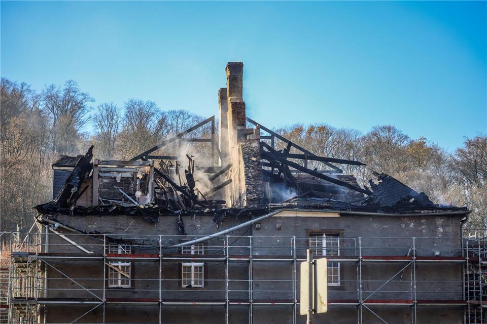 Die Ursache für das Feuer ist noch unklar.Christoph Reichwein/dpa