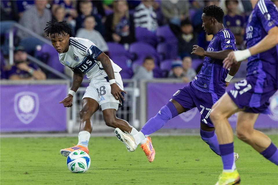 Müller schießt Vancouver in der Nachspielzeit auf Platz eins Die Vancouver Whitecaps haben dank Thomas Müller Platz eins in der Western Conference erobert.Kevin Kolczynski/AP/dpa