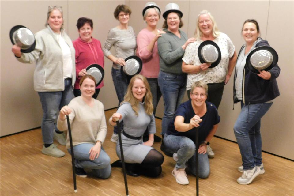 Die Velener Theaterdamen bringen seit Jahren verschiedene Kurzstücke auf die Bühne, die sich Themen aus Alltag, Gesellschaft und Freundschaft widmen – wie gewohnt auf die humorvolle Rampenfieber-Art.