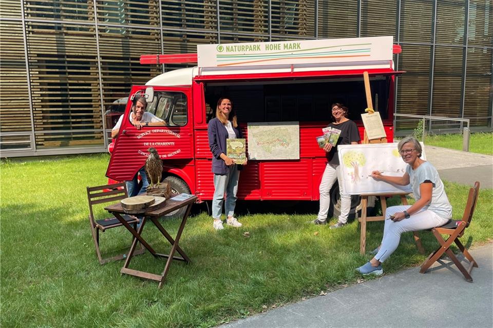 Die Veranstalter Uwe Groß, Marianne Teltrop und Dagmar Beckmann vom Naturpark Hohe Mark sowie Lisa Wissing von der Tourist-Info Raesfeld freuen sich auf viele Besucher.