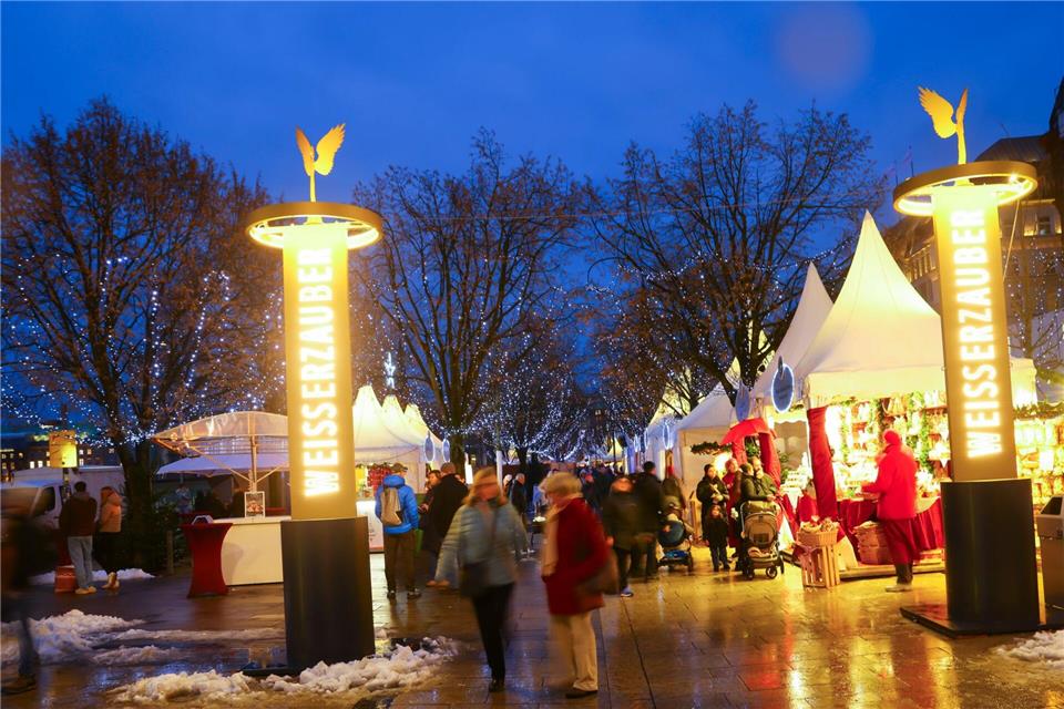 Die Veranstalter des Weihnachtsmarkts auf dem Jungfernstieg sind mit dem Umsatz zufrieden. (Archivfoto)Christian Charisius/dpa