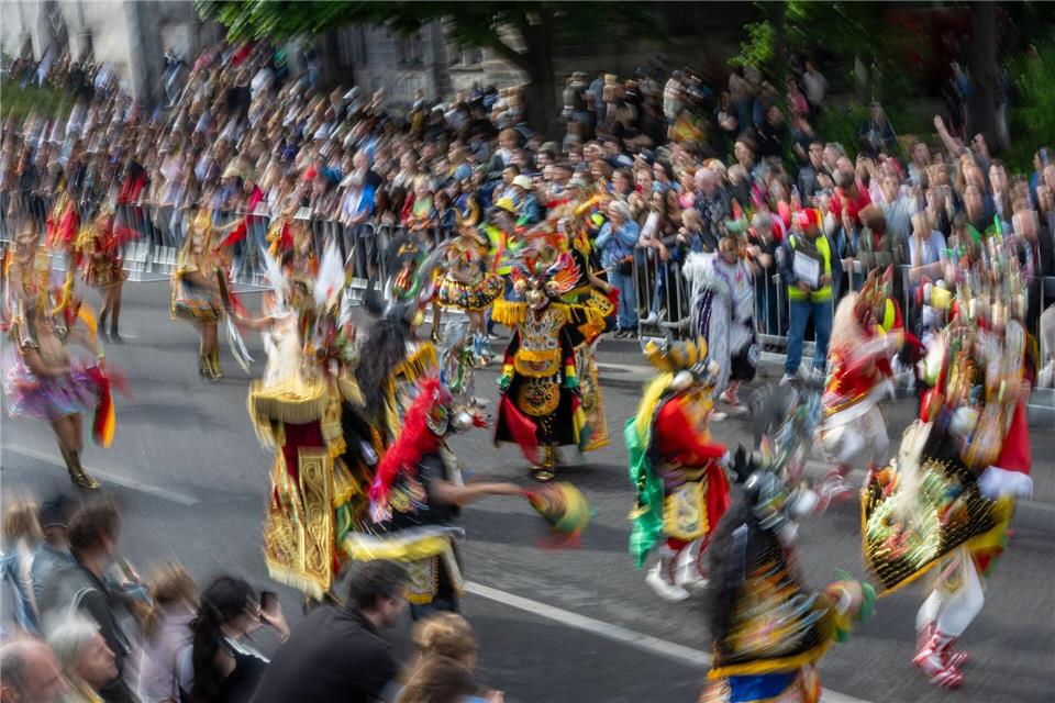 Die Veranstalter erwarten auch in diesem Jahr Tausende Besucher beim Karneval der Kulturen. Monika Skolimowska/dpa