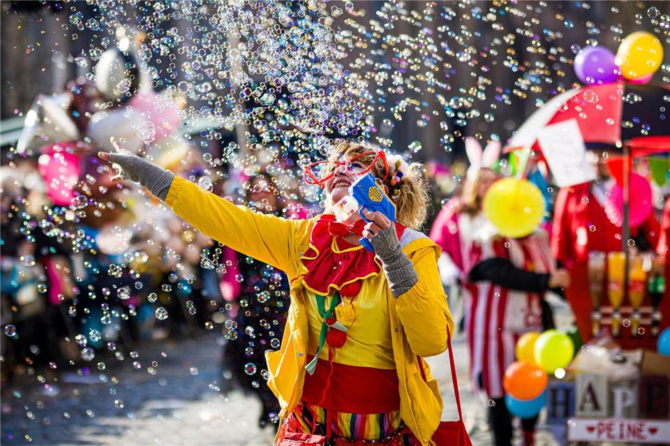 Die Veranstalter erwarteten zum Braunschweiger „Schoduvel“ bis zu 300.000 Besucherinnen und Besucher.Moritz Frankenberg/dpa
