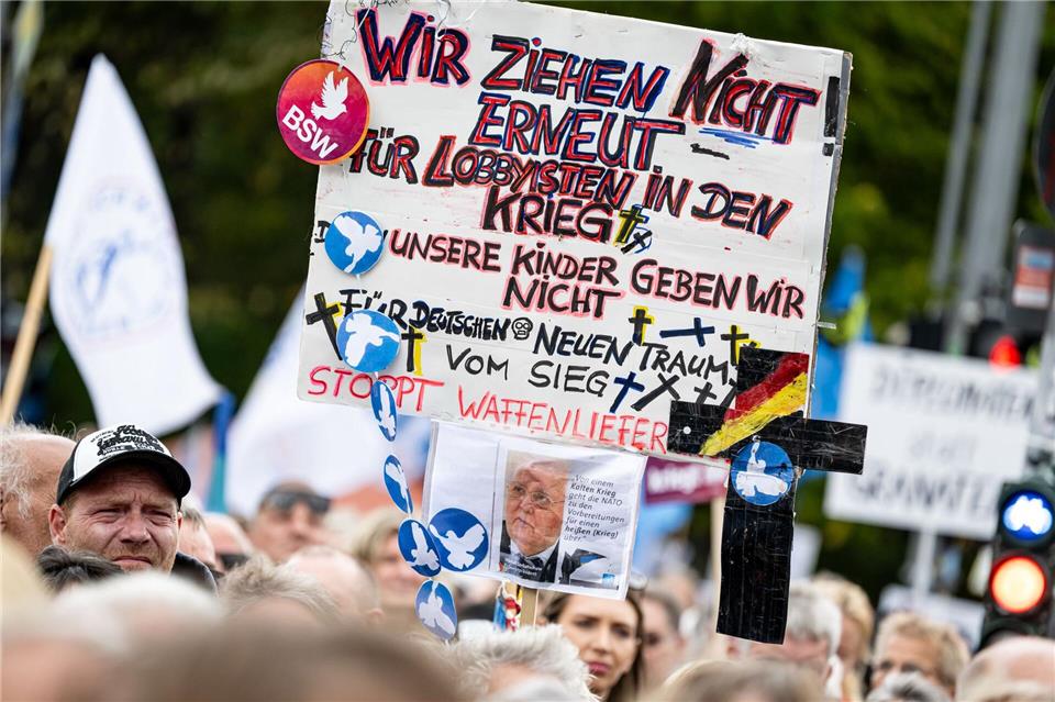 Die Veranstalter hatten mit 15.000 Teilnehmern gerechnet.Fabian Sommer/dpa