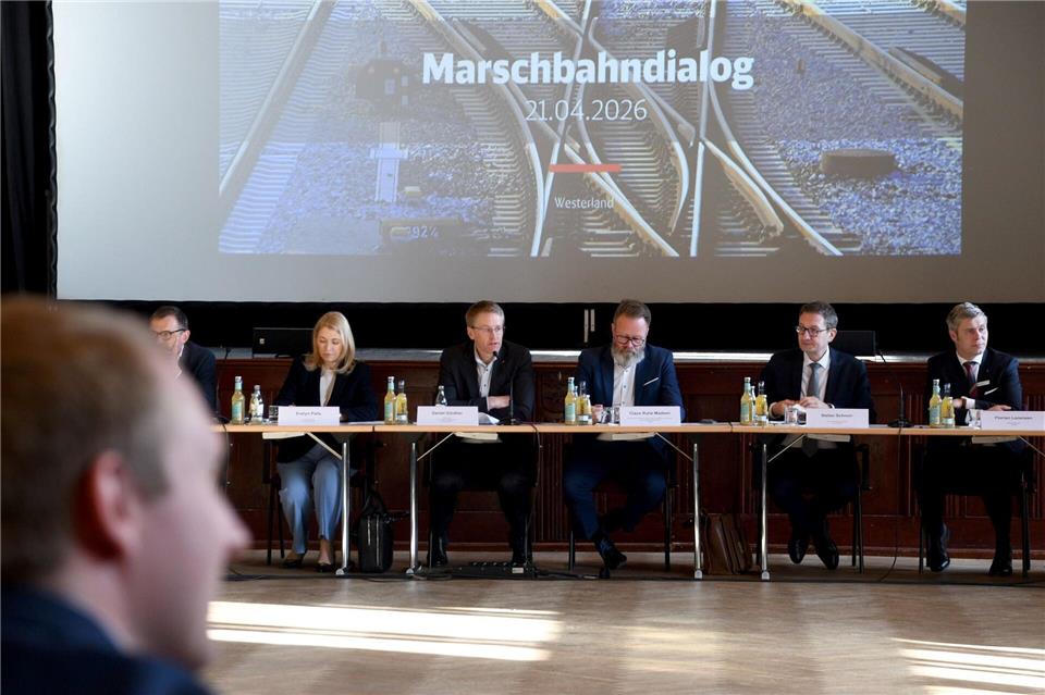 Die Verbesserungen auf der Marschbahnstrecke müssten laut Schleswig-Holsteins Ministerpräsident Daniel Günther „im Alltag unmittelbar spürbar werden“. Lea Albert/dpa