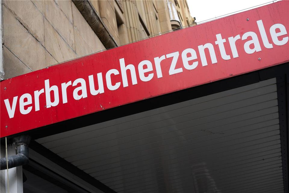 Die Verbraucherzentrale Hessen warnt vor „Kindersekt“. (Archivbild)Boris Roessler/dpa