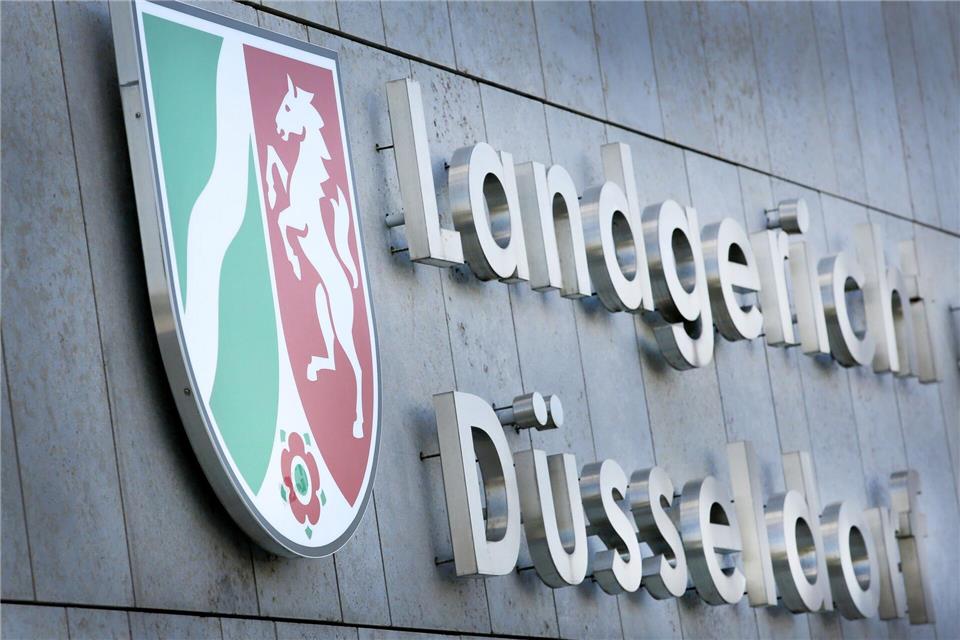 Staatsanwaltschaft ermittelt gegen Internetanbieter 1N Die Verbraucherzentrale NRW will mit einer Klage beim Landgericht Düsseldorf erreichen, dass der Internetanbieter 1N angeblich irreführende Briefe an Verbraucher unterlässt. Gleichzeitig ermittelt die Staatsanwaltschaft Düsseldorf wegen Betruges gegen die Firma. Dabei geht es um „eventuell zu Unrecht gestellte Rechnungen“.Martin Gerten/dpa