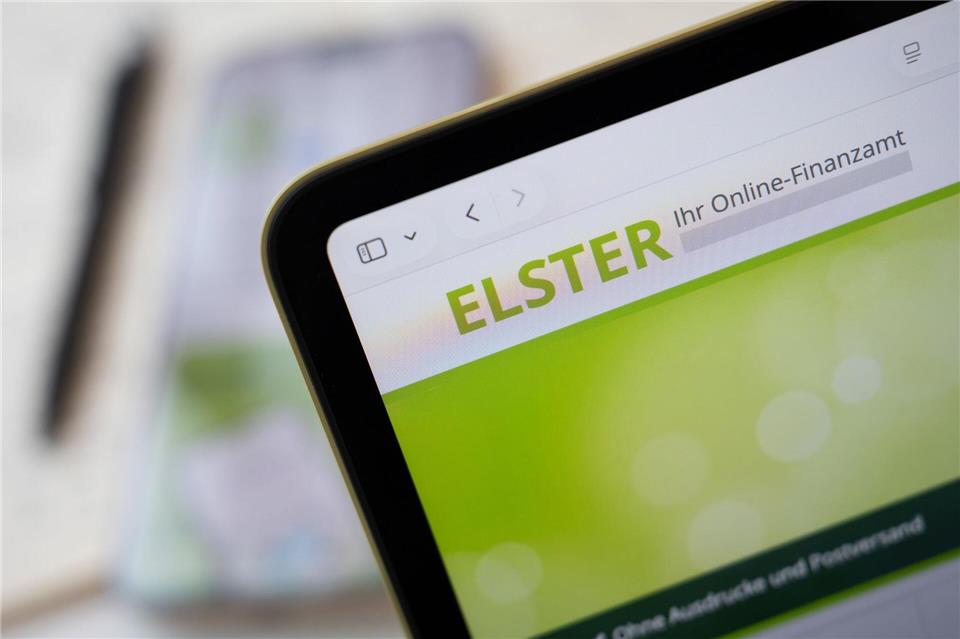 Die Verbraucherzentrale warnt vor Phishing-Mails, die angeblich von Elster oder anderen Steuerprogrammen stammen und versuchen, Daten von Verbraucherinnen und Verbrauchern zu erbeuten.Nico Tapia/dpa-tmn