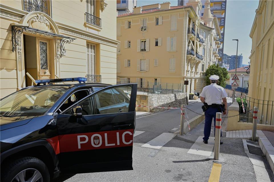 Die Verdächtige, die sich als Mann verkleidet hatte, wird mit internationalem Haftbefehl gesucht. (Archivbild)Philippe Magoni/AP/dpa