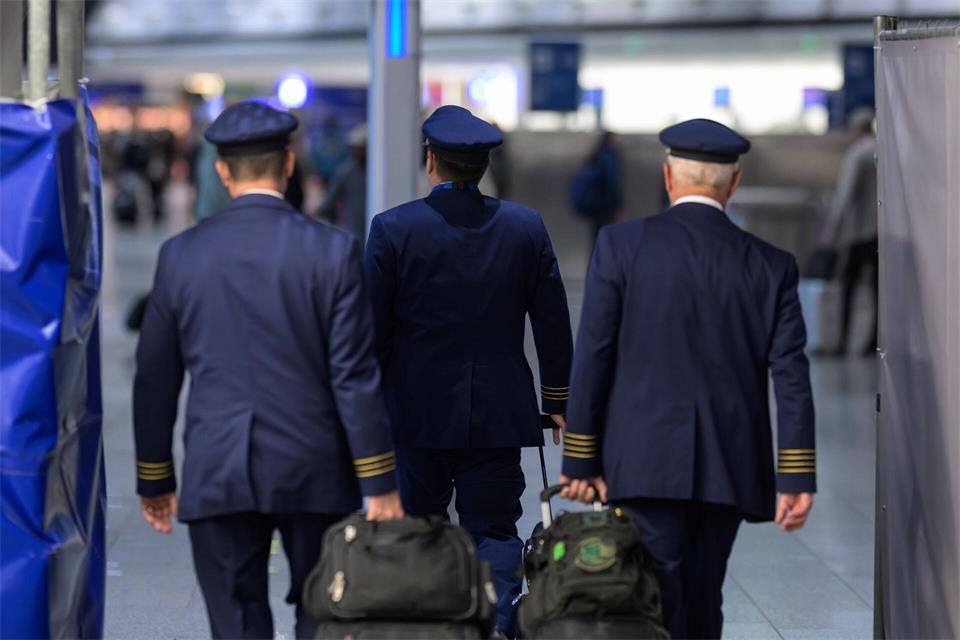 Die Vereinigung Cockpit kann weiter auf die Streikbereitschaft der Lufthansa-Piloten setzen (Foto:Archiv)Hannes P Albert/dpa