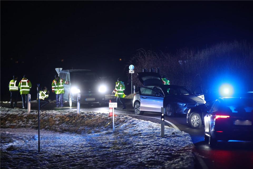 Die Verfolgungsjagd endete mit einem Unfall in Weißenburg in Bayern.Goppelt/Vifogra GmbH/dpa
