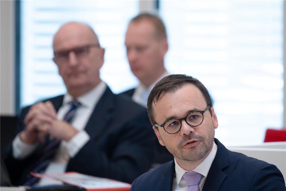 Die Verhandlungen über eine Koalition aus SPD und CDU sollen zügig beendet werden, sagt CDU-Fraktionschef Redmann (rechts). (Archivbild).Soeren Stache/dpa