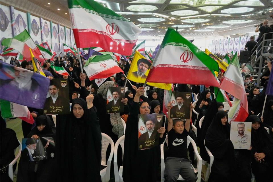Die Verhandlungen um ein Ende des Iran-Kriegs gehen weiter. (Symbolbild)Vahid Salemi/AP/dpa