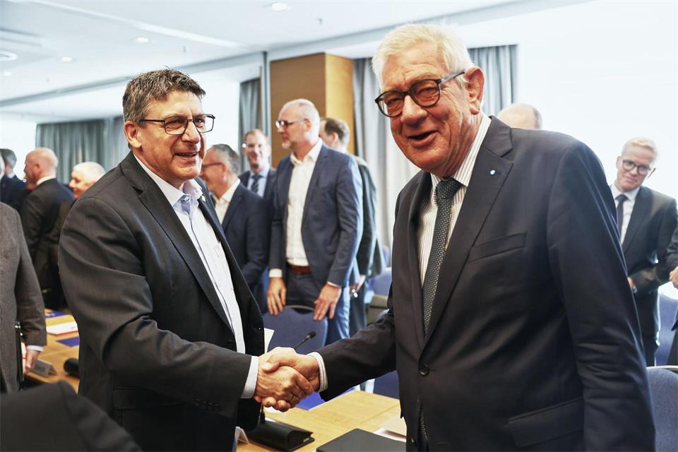 Die Verhandlungsführer von IG Metall und Metall NRW, Giesler und Kirchhoff, haben schon in zahlreichen Tarifverhandlungen miteinander gerungen.Oliver Berg/dpa