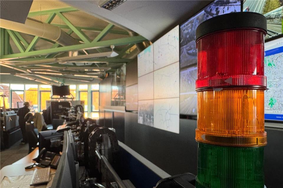Die Verkehrsmanagementzentrale wurde 2005 als eine gemeinsame Initiative von Wirtschaftsministerium, Innenministerium und der Region Hannover ins Leben gerufen.Kilian Genius/-/dpa