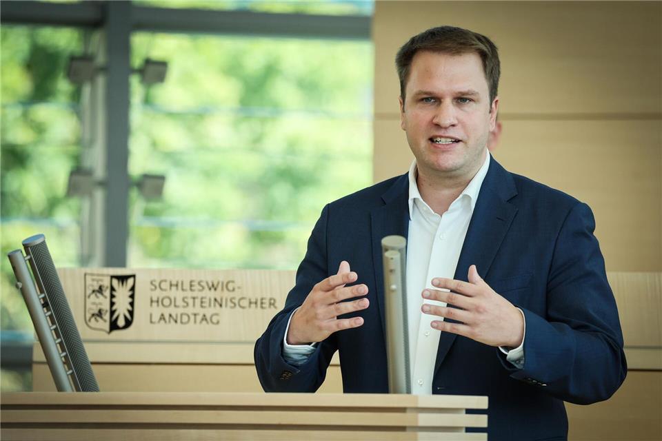 Günther sieht „Fehlentwicklung“ bei Verkehrspolitik im Bund Die Verkehrspolitik des Bundes sei eine „Horrorshow“, sagte Christopher Vogt. (Archivbild)Christian Charisius/dpa