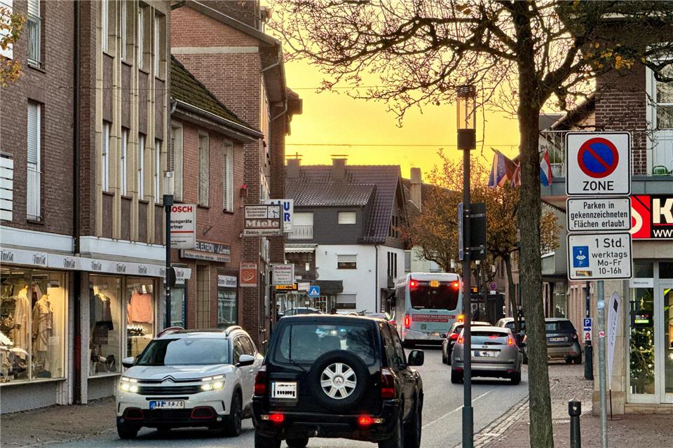 Die Verkehrssituation auf der Brinkstraße nennen Menschen, die dort unterwegs sind „katastrophal“ und „gefährlich“. 