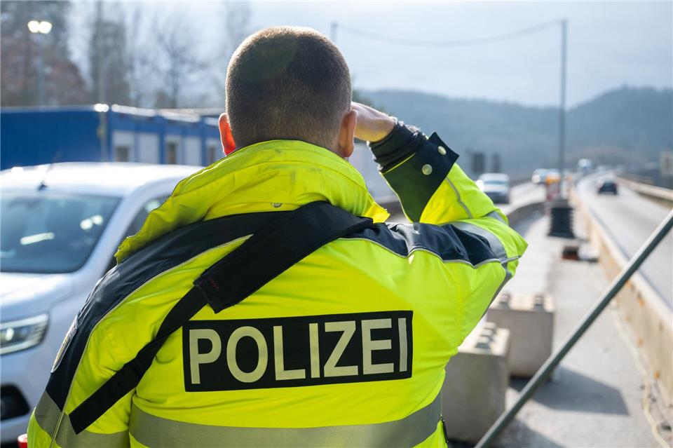 Wie eine Grenzregion mit verlängerten Kontrollen umgeht Die Verlängerung der Grenzkontrollen war für die Bundespolizei keine Überraschung. (Archivbild) Harald Tittel/dpa
