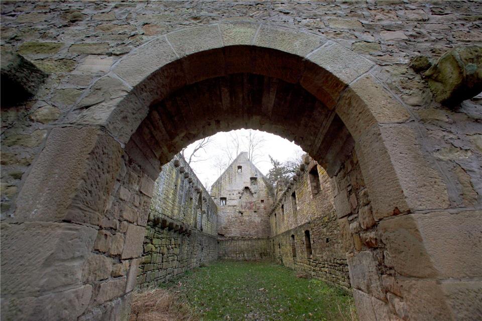 Die Verlegung der römischen Kelteranlage zur Klosterruine Disibodenberg wäre nach den Worten des Ortsbürgermeisters von Odernheim am Glan zu teuer. (Archivbild)picture alliance / dpa