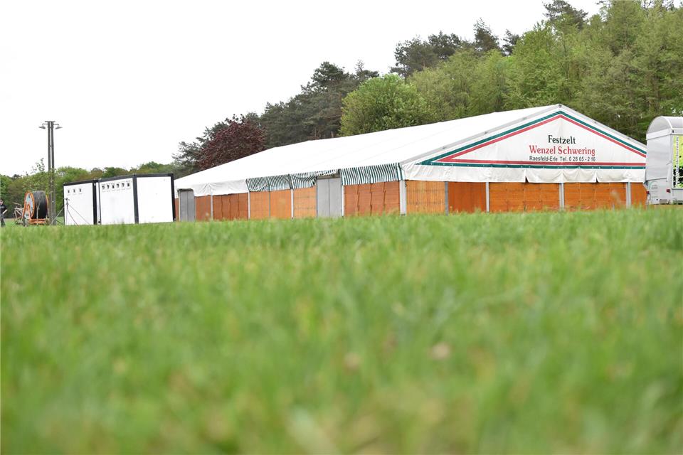 Die Verleihkosten für Schützenfestzelte sind in den vergangenen Jahren gestiegen. Könnte eine Halle die Lösung sein?