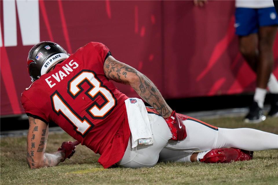 Ravens holen wichtigen Sieg im NFL-Duell mit Tampa Bay Die Verletzung von Mike Evans war für die Buccaneers die zweite bittere Nachricht des Abends. Chris O’Meara/AP