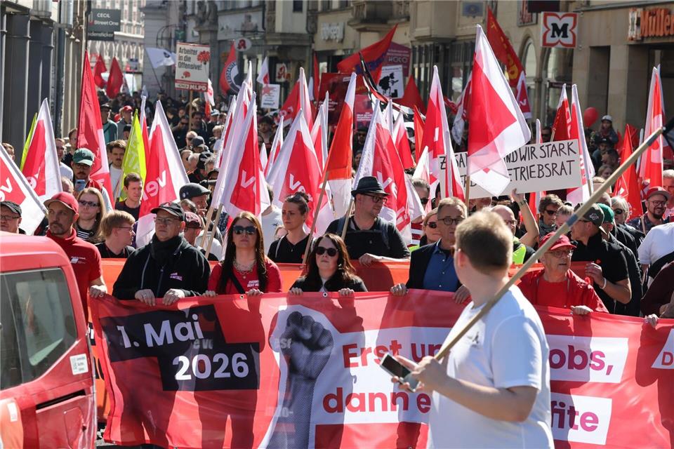 Die Versammlung des Deutschen Gewerkschaftsbunds verlief im Gegensatz zu manch anderen Veranstaltungen zum 1. Mai in Thüringen laut Polizei störungsfrei.Bodo Schackow/dpa
