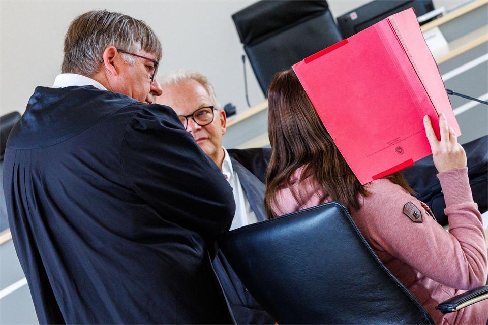 Die Verteidiger der Angeklagten im Prozess um den getöteten achtjährigen Fabian sollen am Freitag ihre Plädoyers halten. (Archivbild)Jens Büttner/dpa