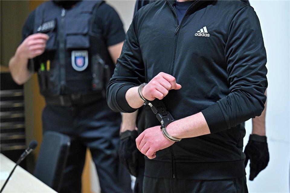 Die Verteidiger für den Hauptangeklagten im „Knockout51“-Prozess fordern einen Freispruch. (Archivbild)Martin Schutt/dpa