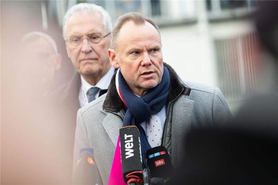 „Die Verteidigung unserer Demokratie ist eine Aufgabe, die alle Ressorts und Sicherheitsbereiche betrifft und die sich durch alle Ebenen zieht“, sagte Innensenator Andy Grote. (Archivbild)Sina Schuldt/dpa