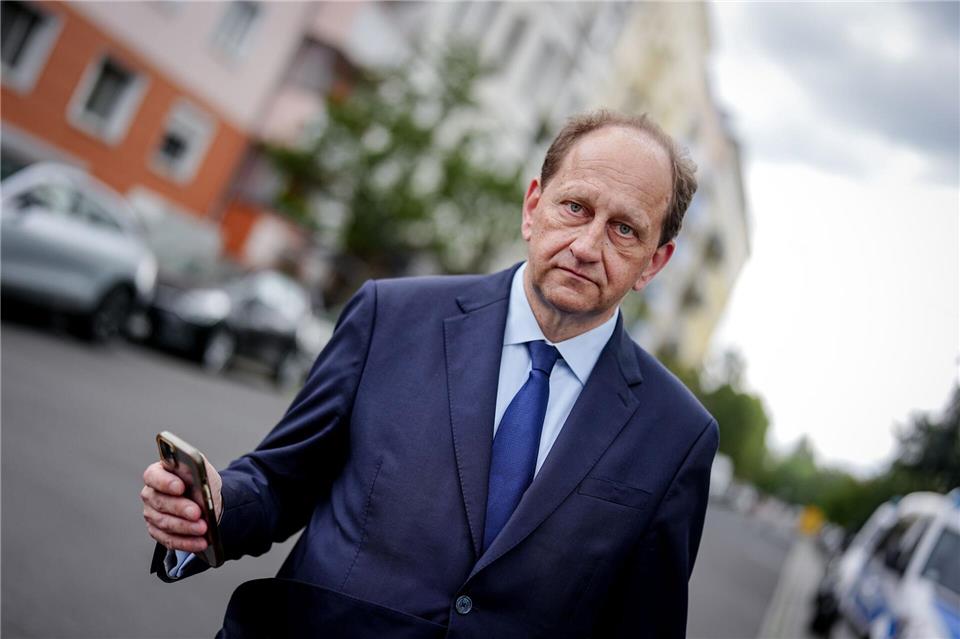 „Die Verurteilung von Jacques Tilly zeigt, dass Kriminalisierung und Verfolgung freier Meinungsäußerung durch die russische Regierung unvermindert weitergehen - aber jetzt auch verstärkt im Ausland. Das betrifft uns direkt“, sagte Botschafter Alexander Graf Lambsdorff der Deutschen Presse-Agentur in Moskau. (Archivbild)Kay Nietfeld/dpa