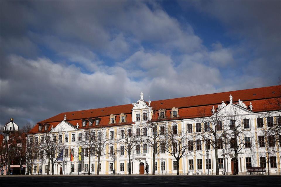 Die Verwaltung des Landtags von Sachsen-Anhalt will möglichen Ungereimtheiten bei Fahrtkostenabrechnungen nachgehen. (Symbolbild) Ronny Hartmann/dpa-Zentralbild/dpa